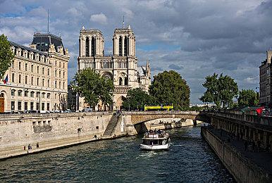 《寂静岭f》主角以及部分怪物细节公开 开启恐怖新体验